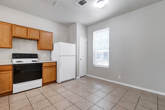 Foto del edificio - Recently updated 3 bedroom townhome