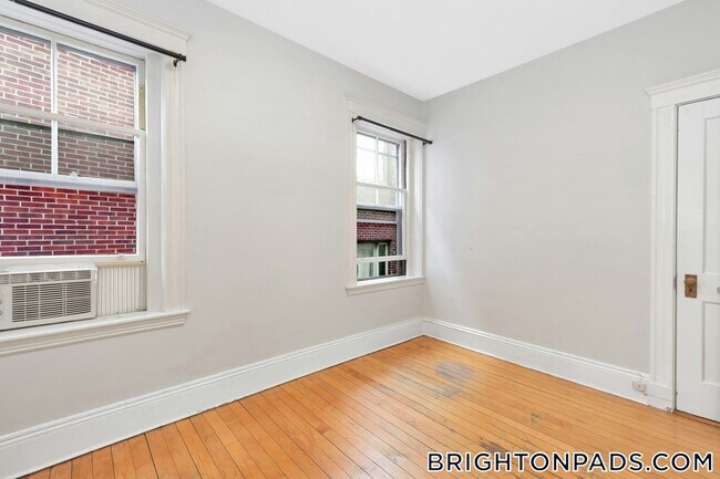 Building Photo - 106 Strathmore Rd