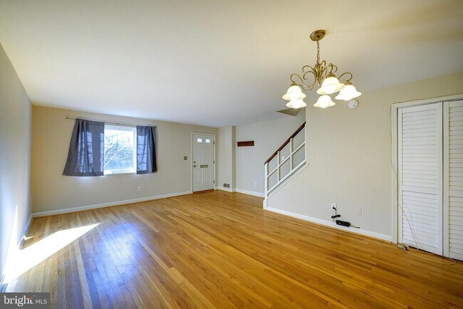 Foto del edificio - 9848 Hollow Glen Pl