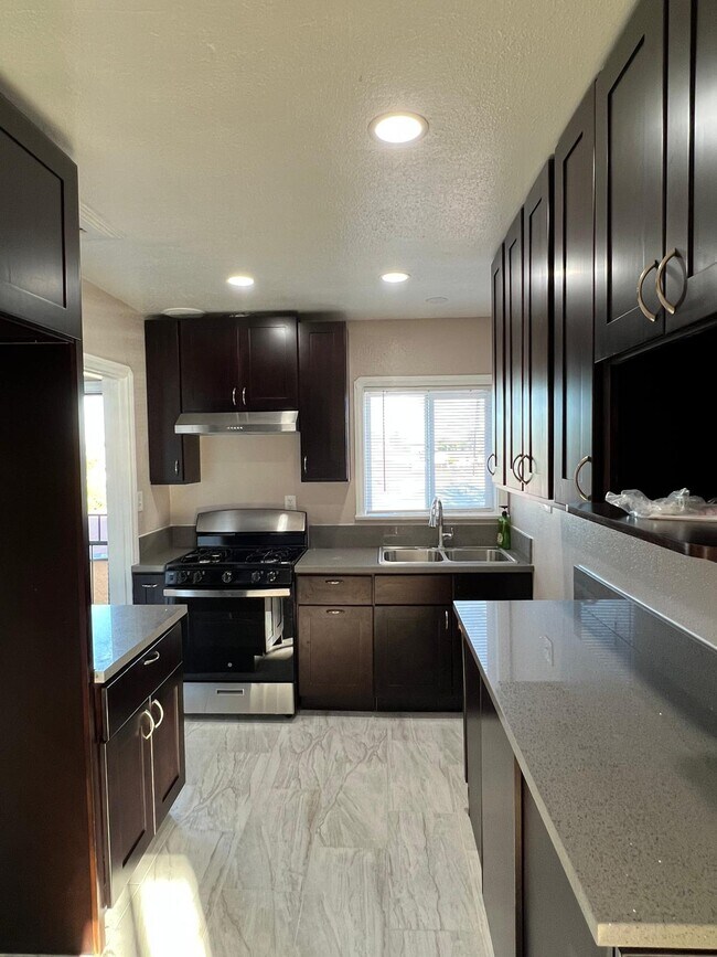 Cocina - 3827 Grand Ave