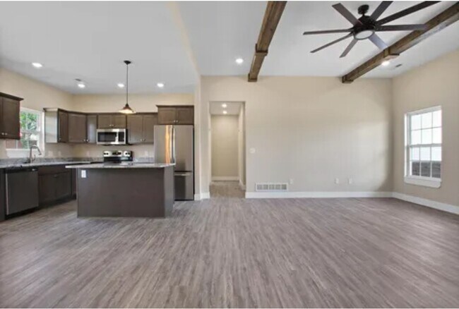 Building Photo - 1739 Savannah Ct