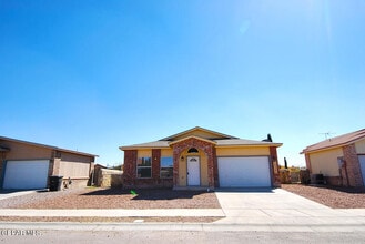 Building Photo - 14344 Venecia Dr