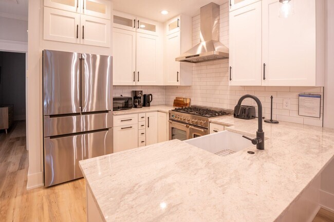 Foto del edificio - OFF-SEASON FURNISHED BEACH HOUSE AVAILABLE FOR MONTHLY RENTAL