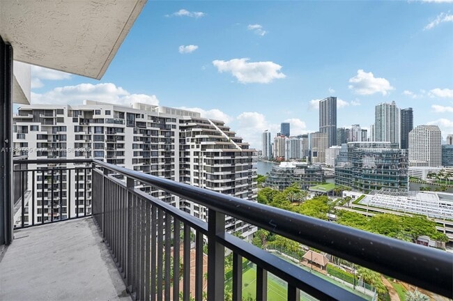 Foto del edificio - 540 Brickell Key Dr