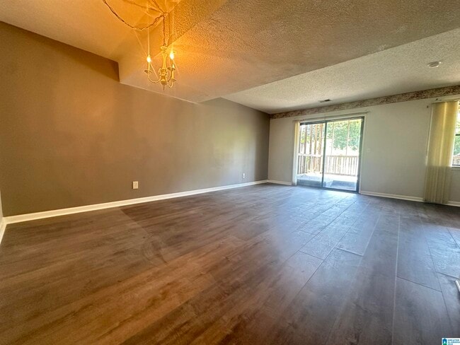 Building Photo - 2404 Hampstead Dr