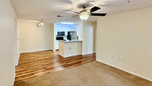 Building Photo - 8917 Manor Loop