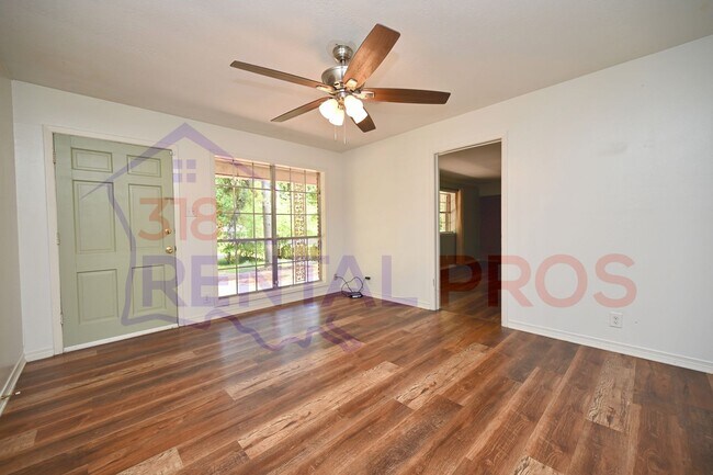 Foto del edificio - 3 Bed 2 Bath Home with Lots of Updates!