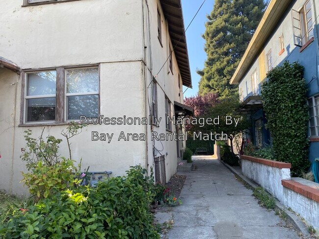 Building Photo - 1090 43rd St