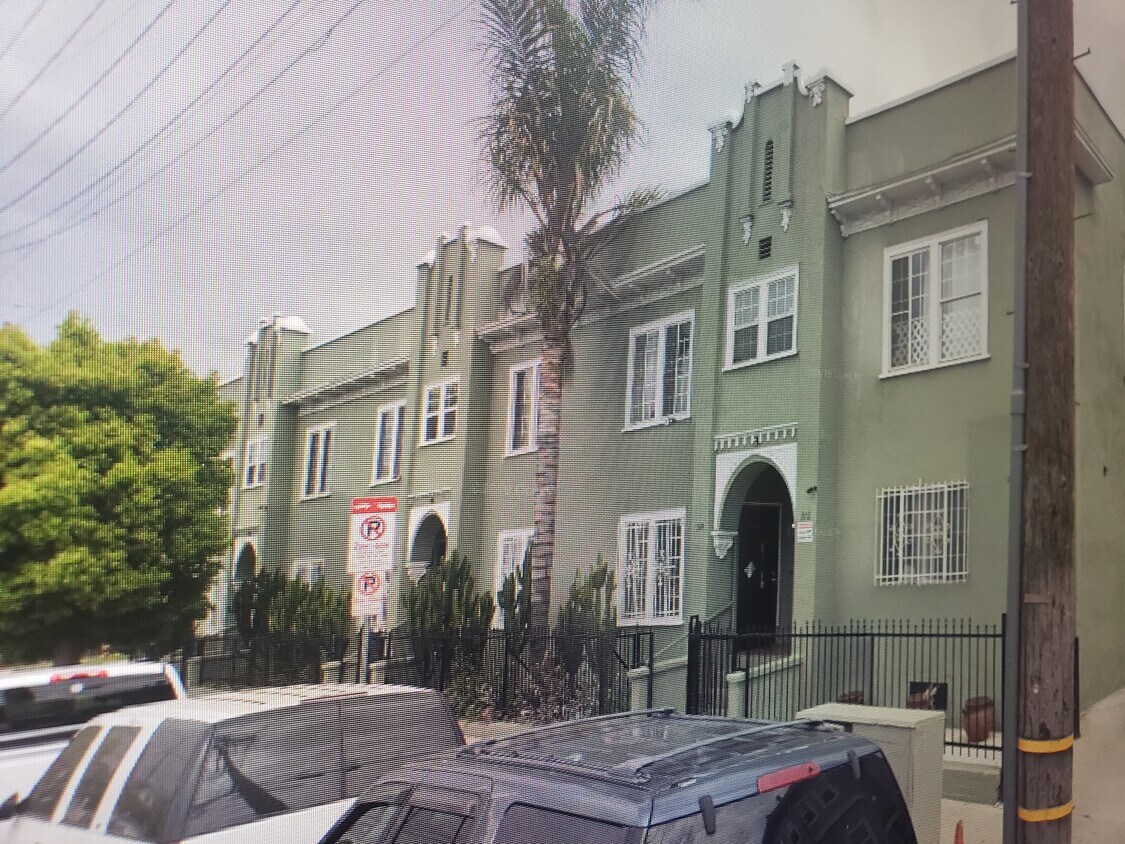 Primary Photo - 972 N El Centro Ave