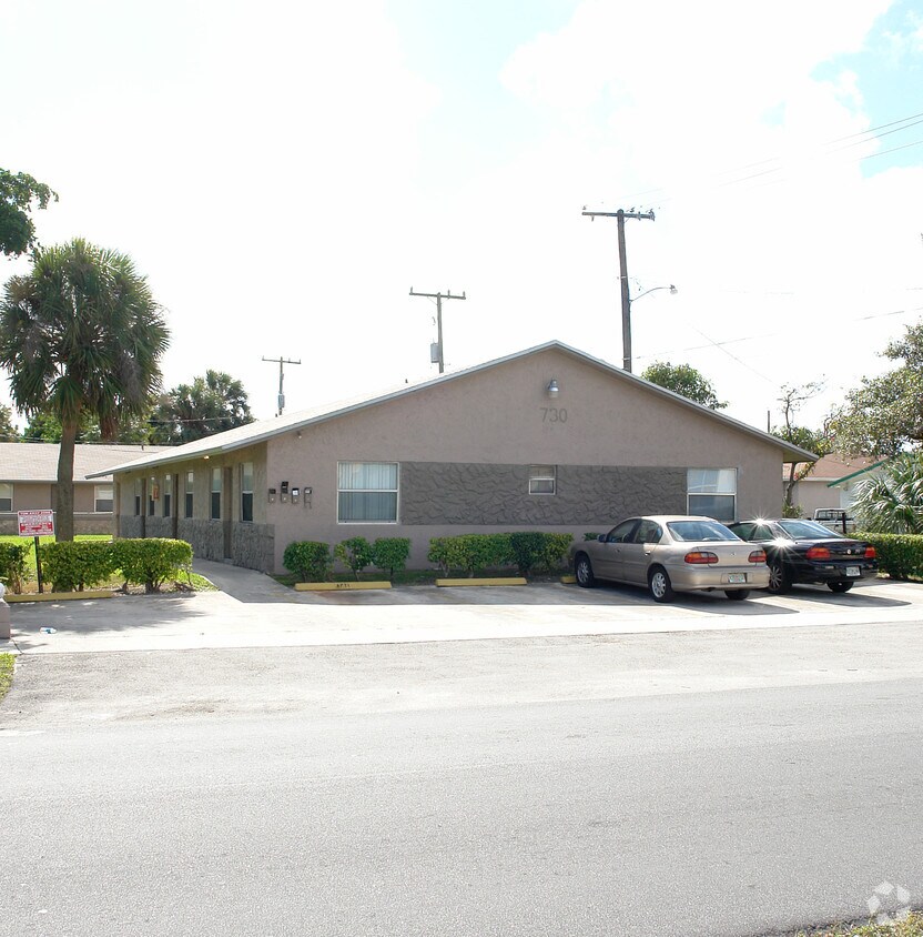 Foto principal - 730 NW 8th St