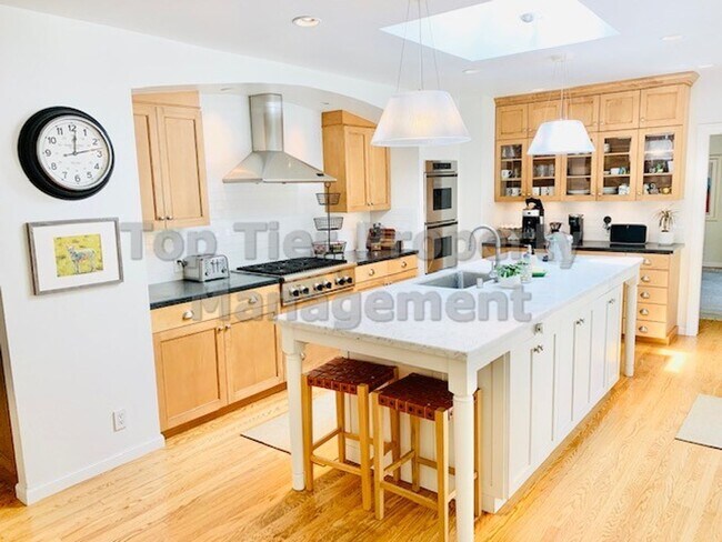 Foto del edificio - Stunning 4 Bed/3 Bath (plus Office), 3,230 Sqft single-family house at end of cul-de-sac and on l...