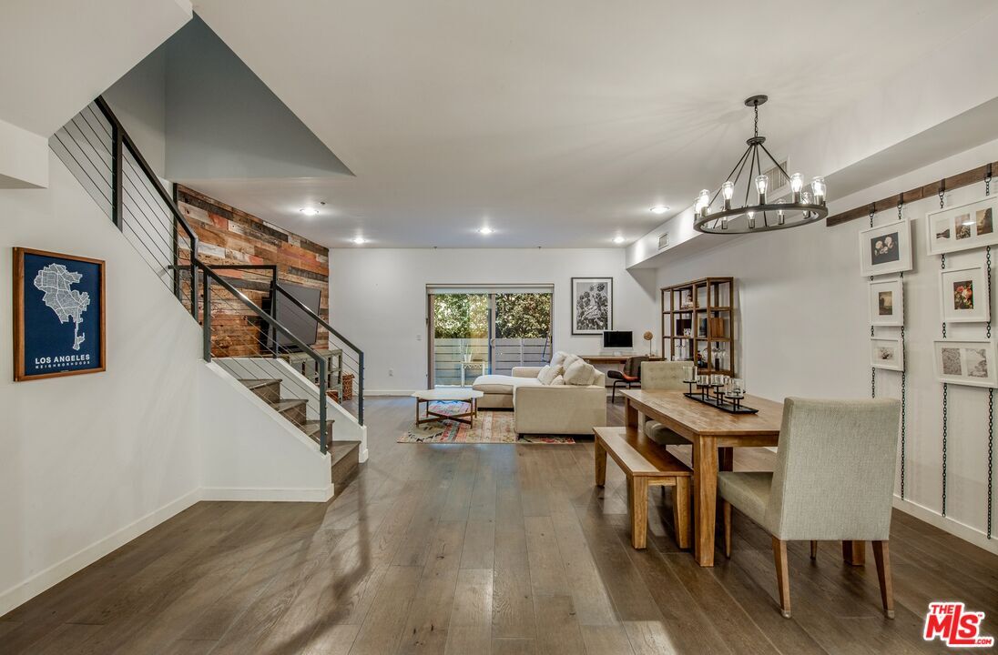 Foto principal - 5016 Bakman Ave