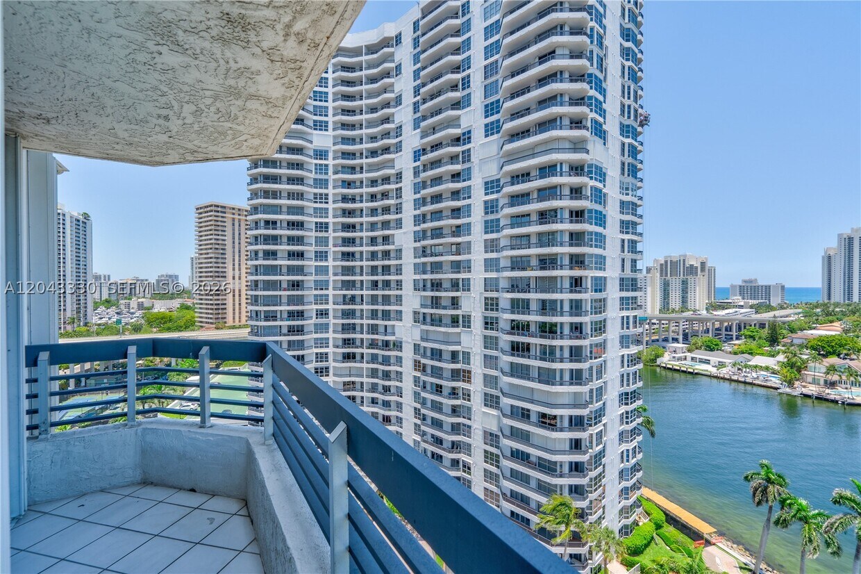 Foto del edificio - 19101 Mystic Pointe Dr