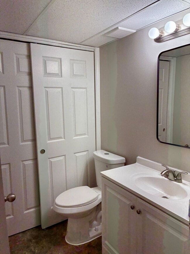 Building Photo - 2820-2824 Divinity