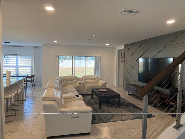 Building Photo - 12480 Hilltop Farms Dr
