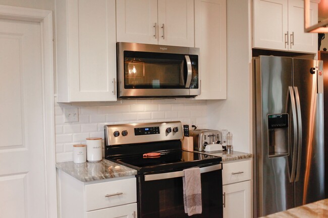 Foto del edificio - Stylish 3-Bed Brick Home in Central VB!