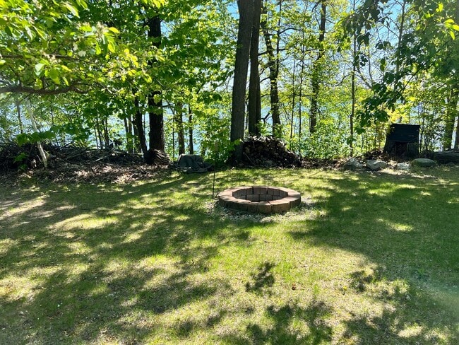Building Photo - Short Term Lake Rental
