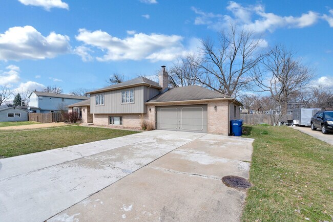 Building Photo - 6742 W 113th Pl