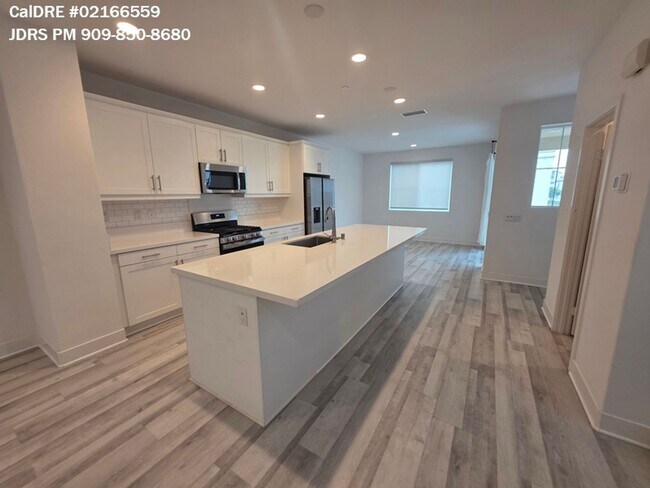 Foto del edificio - Rancho Cucamonga 4 Bedroom Home
