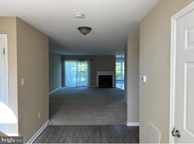 Building Photo - 203 E Village Ln