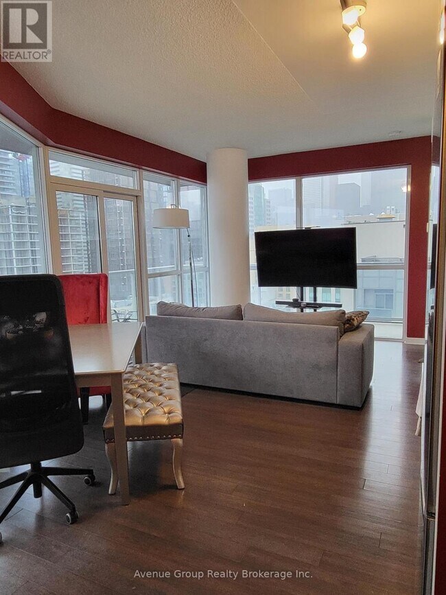 Building Photo - 352 Front St W