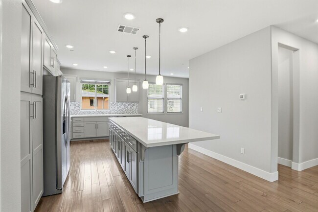 Foto del edificio - 621 Cinnamon Cir