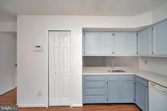 Building Photo - 103 Eaton Ct