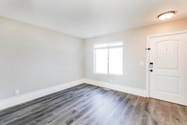 Building Photo - 168 S Ranch Rd