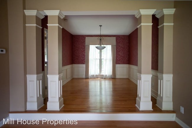 Building Photo - 117 Woodshire Ln