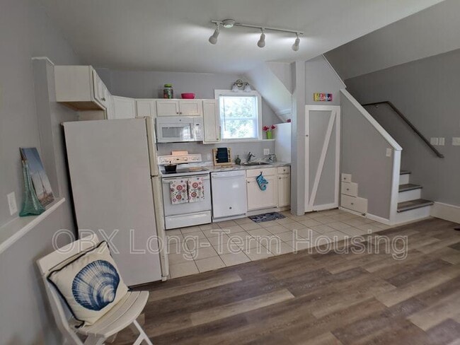 Building Photo - 389 N Spot Rd