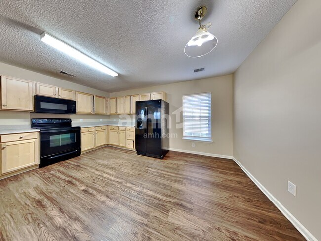 Foto del edificio - 235 Emerald Isle Dr