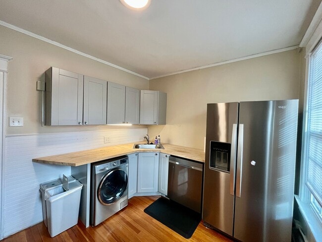 Building Photo - 1300 Steele St