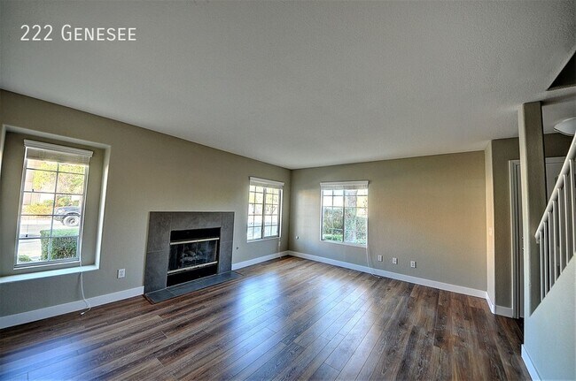 Foto del edificio - Quaint 3 Bedroom Townhome