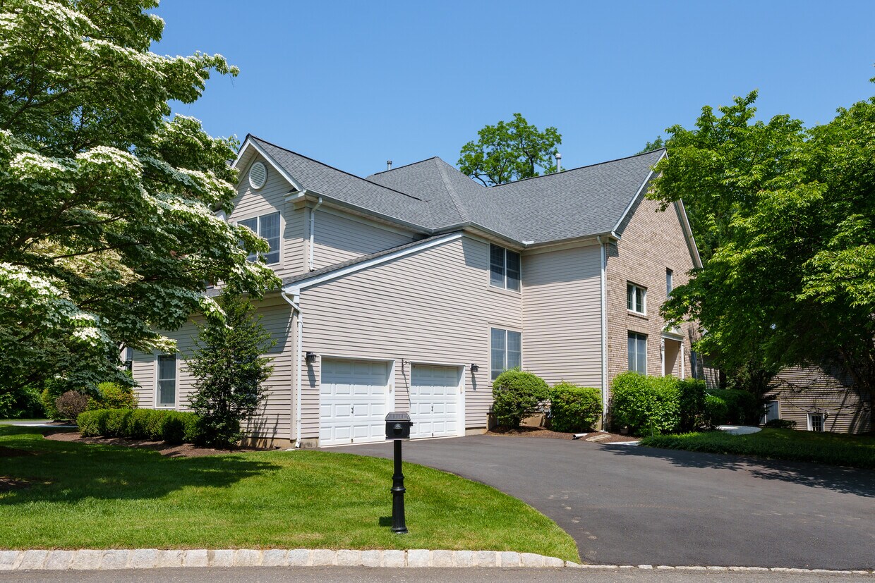 Primary Photo - 22 Stonewall Cir