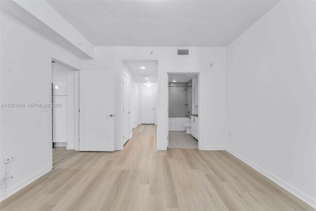 Foto del edificio - 999 SW 1st Ave