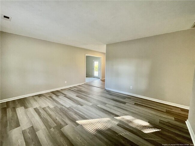 Foto del edificio - 5985 McDonald Rd