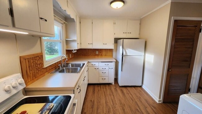 Building Photo - 732 ARGYLE