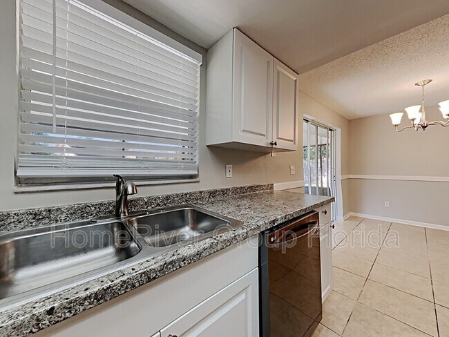 Foto del edificio - 908 Hillrise Dr
