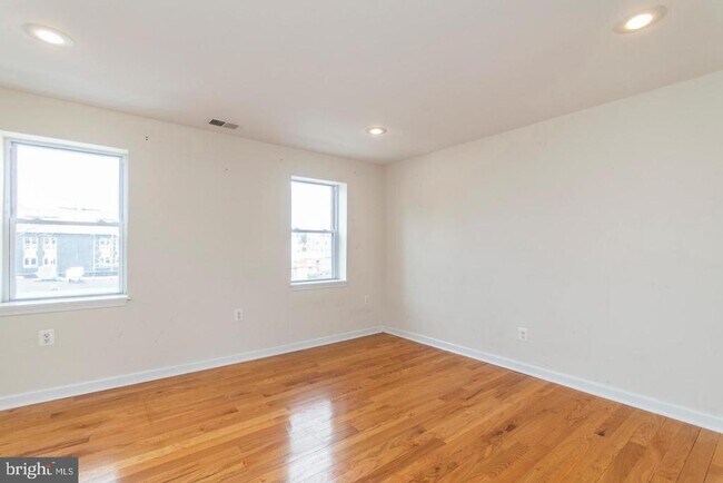 Foto del edificio - 2606 W Girard Ave