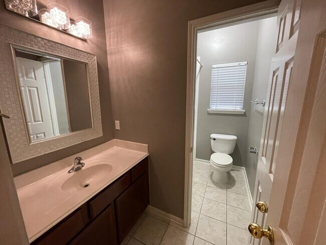 Building Photo - 9419 Shelbourne Meadows
