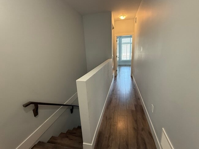 Photo du bâtiment - 1308 Rutland Rd N