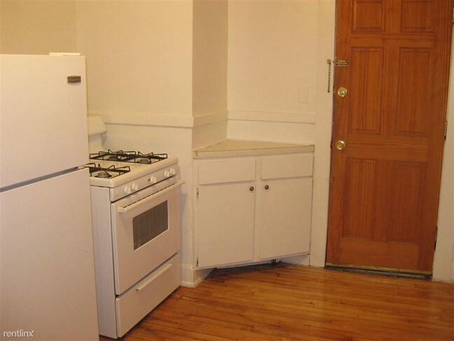 Building Photo - 14305 Cedarwood Ave