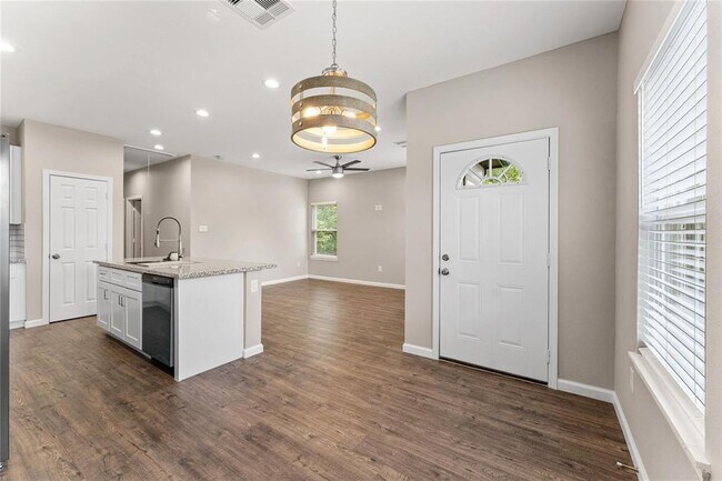 Building Photo - 5779 Belarbor St
