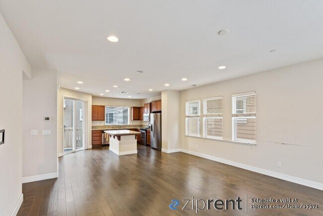 Building Photo - 722 Cannery Pl