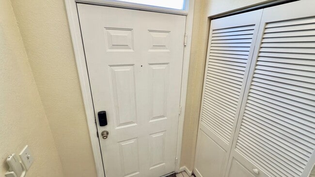 Building Photo - 9005 Lee Vista Blvd