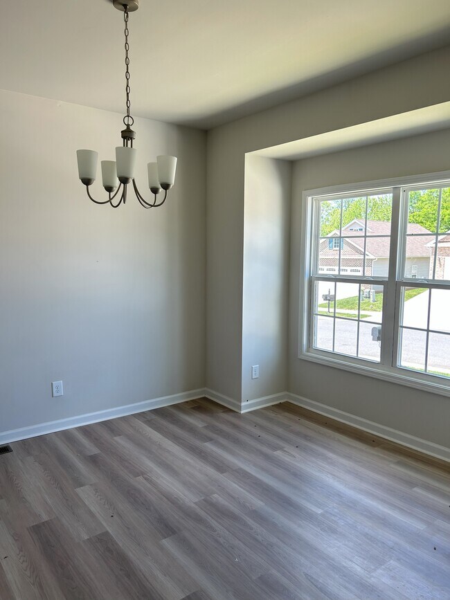 Building Photo - 300 Legacy Oaks Cir