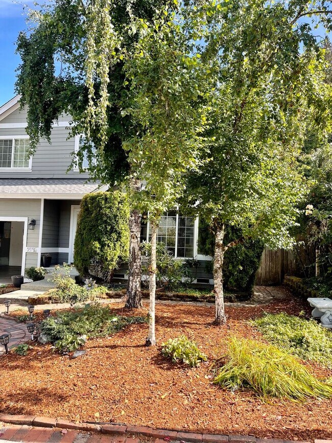 In town Poulsbo neighborhood...walk to all... - In town Poulsbo neighborhood...walk to all... House