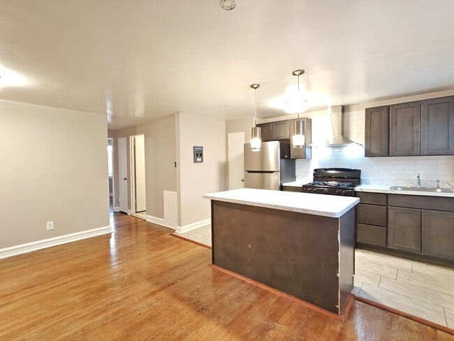 Building Photo - 6752 Blakemore St