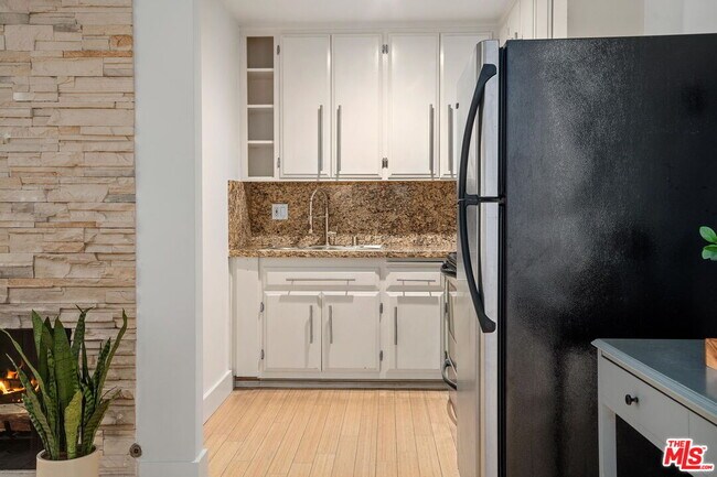 Building Photo - 11959 Dorothy St