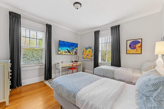 Building Photo - 800 Magnolia Ave